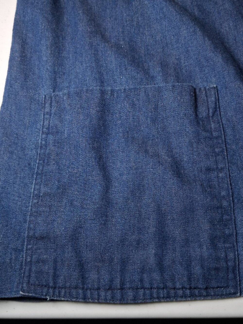 Hot Air Balloon Over Village Cross Stitch Chambray Shirt Large Blue Open Front - Picture 16 of 16